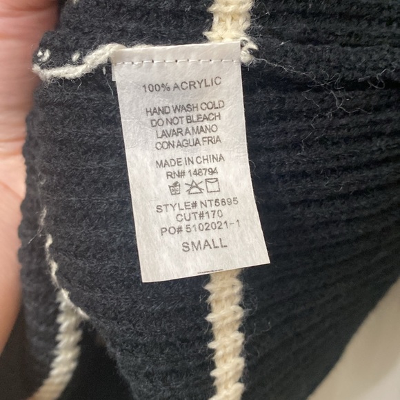 *NWOT* CY Fashion Striped Turtleneck Sweater🖤 - Picture 8 of 9
